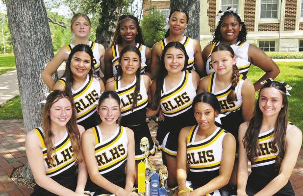 Rosebud-Lott Varsity Cheerleaders. Photos from RL Athletics Facebook